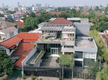 * gedung baru full furnished, lokasi strategis di kemang jakarta selatan / vv