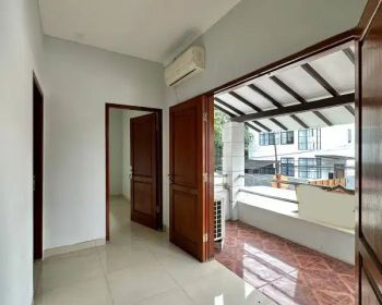 rumah di cilandak tengah jual cepat harga menarik SHM
