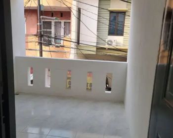 DISEWAKAN Rumah 2 Tingkat baru Renovasi