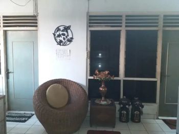 Rumah kost Putri , di jl utama di lewati Angkot , 600rb