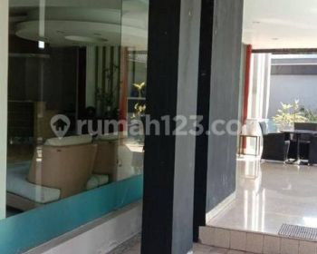 Rumah mewah 2 lantai plus kolam renang di Jakarta timur