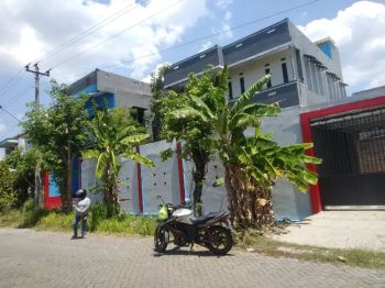 Rumah Besar di Ngaliyan