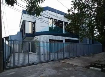 disewakan gedung bekas bca kenjeran