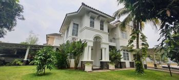 Rumah Furnished 2 Lantai, Cozy Posisi Hoek di Kota Wisata