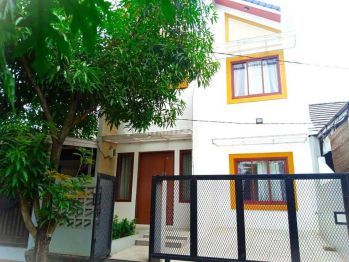 di Kontrakan Rumah 2 Lantai Dengan 3 Kamar Tidur Dekat Akses Tol