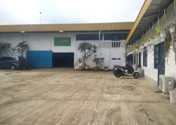 Gudang Narogong bantar gebang dekat jalan utama