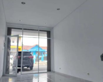 Cuma 1 unit, Disewakan Ruko 2 Lt Bangunan baruuu