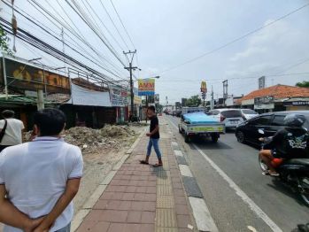 Jual pertokoan pas lampu merah buat KFC Cafe atau hotel