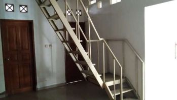 Tempat usaha/ rukan/ gudsng di jl.malabar di sewakan