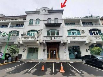 Disewakan Ruko 3,5 Lantai , Luas 225m2 di Patal Senayan