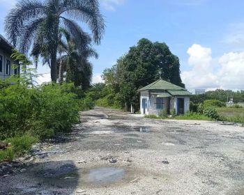 Disewakan gudang tanah luas pinggir jalan