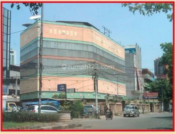 Gedung Lama Ex Hotel Sehat Hadap Selatan Di Mangga Besar