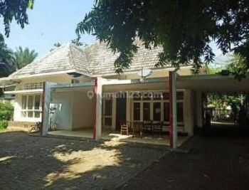 Rumah besar di lingkungan Elite Menteng, Jakarta Pusat