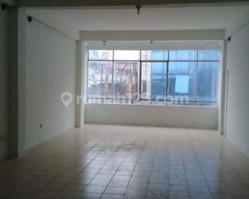 Ruko Disewa Lokasi Strategis di Jalan Garuda