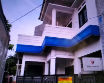 Rumah 8 Kamar Samping UI Depok