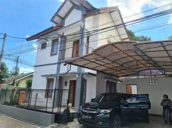 Dijual rumah dan isinya perum condong catur C1