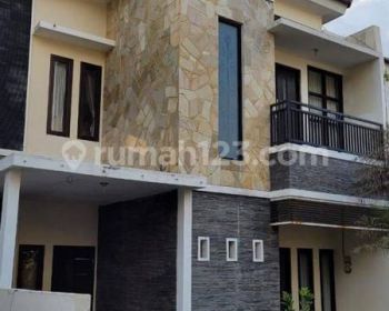 Dijual Villa Kota Batu Siap Huni Super Strategis, View Pegunungan