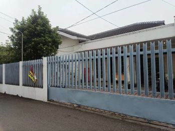 Di sewakan gudang di karasak sayap M Toha