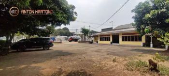 eks resto pinggir jalan raya Narogong parkir luas