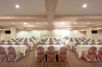 Dijual hotel bintang 5 di Basuki Rahmat Surabaya