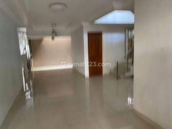 Rumah 2 lantai dekat mall,jalan tol