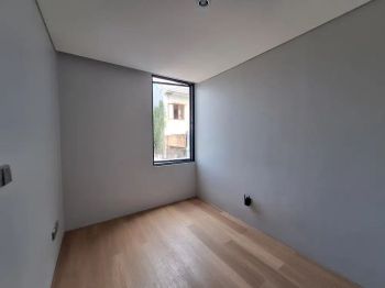 Rumah Modern Tropis Brand New Dengan Sentuhan Alam di Jagakarsa