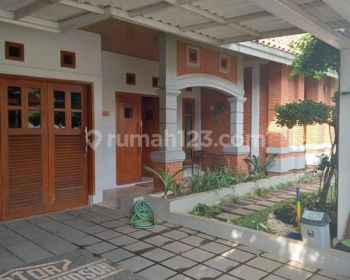 Dijual rumah bagus lt. 297. 1 lantai dan mezanine. Halaman belakang, dekat Dekat
