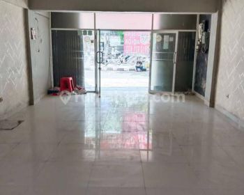 Ruko mangga besar jalan raya ramai pusat niaga