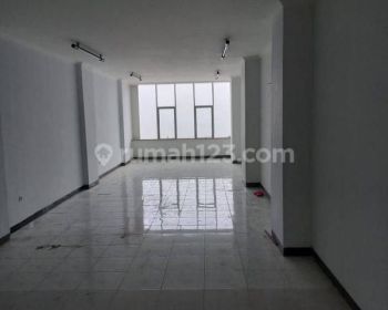 Ruko Strategis di Kebon Jeruk Cocok Untuk Tempat Usaha