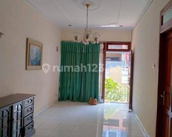 Disewakan rumah letak strategis