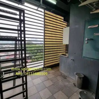 Gedung Kantor Pinggir Jalan Wolter Mongonsidi Jakarta Selatan Bagus