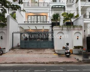 Dijual Rumah Mewah Akses Jalan Lebar Dekat Tebet Eco park