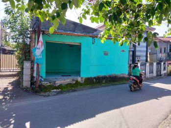 Disewakan Kios di Pinggir Jalan Utama - Murah