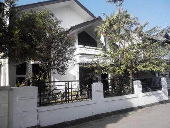 Rumah Nyaman 2 Lantai Siap Huni di Sayap Buah Batu, Bandung