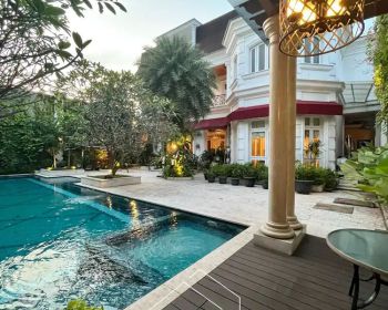 CIPETE - RUMAH MEWAH DESIGN CLASSIC , DEKAT KEBAYORAN BARU