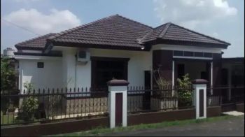 Dijual rumah diBukit kompek Dosen Jl Seruni Lt : 500/m2 Hrg : 1,950 M