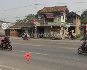 Bangunan tua itung tanah di jalan raya Balaraja serang