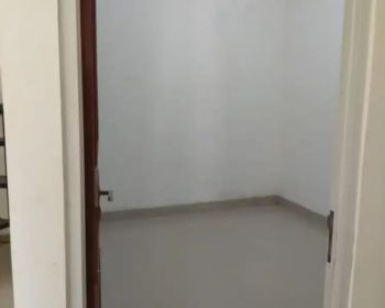 Disewakan rumah per tahun, area strategis!