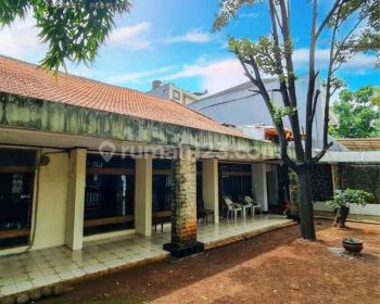 Rumah hitung tanah di Senayan, Kebayoran Baru