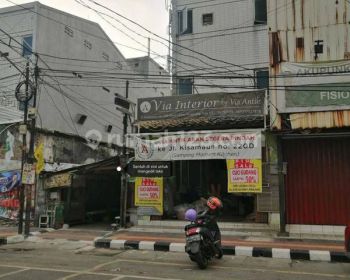 Di  sewakan ruko strategis 3 lantai di pusatnya kuliner kota tangerang