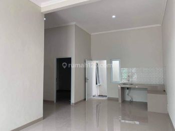 Gudang 3.315m² Jalan Raya Narogong Cibubur bisa kontener