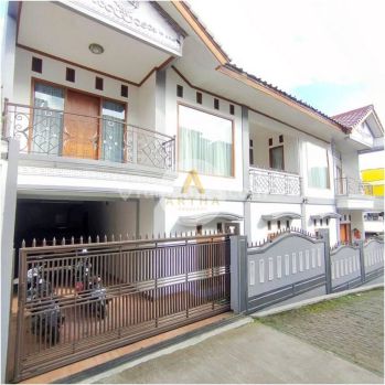 Rumah Bagus 2 Lantai Hoek di Ciwaruga Dekat Polban Bandung