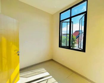 500jt-an! Rumah baru 2 lantai Wonorejo Selatan bonus gambar interior