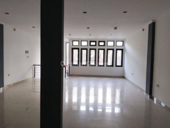 Ruko Disewa Siap Huni 2,5 Lantai di Area Jalan Suci