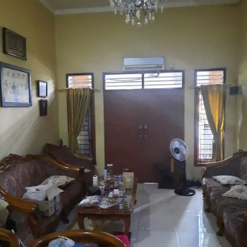 Rumah Butuh Remov Jalan Lebar Dekat Kemana-mana