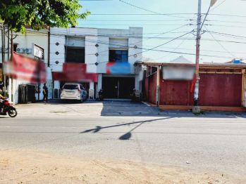 Ruang Usaha / Ruko 2 Lt Strategis Plus Tanah Luas Solo