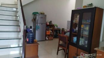 Dijual rumah 1,5 lantai di regency melati mas 2.serpong tangsel.