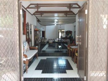 Rumah Bagus 2 Lantai, Ada Halaman di Belakang.