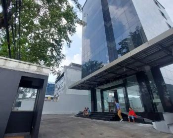 DIJUAL GEDUNG BARU LOKASI STRATEGIS DI JL RAYA WARUNG BUNCIT