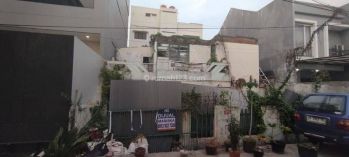 Rumah tua (anggap jual tanah) di Jalan Mangga Greenville Jakarta Barat hadap ,